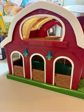 Battat Big Red Barn Folding Carry Case No Animals Plastic Toddler Toy Fold-n-Go